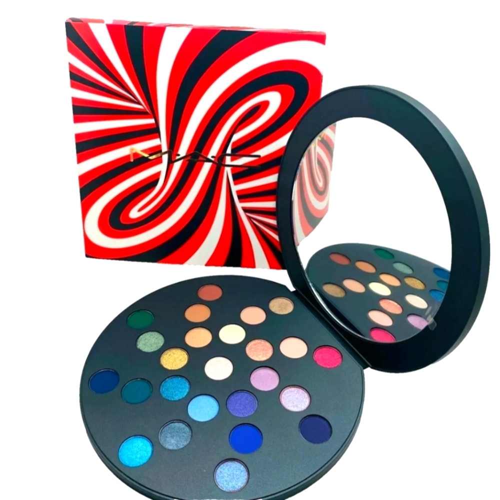 MAC size of the prize eye shadow X 25